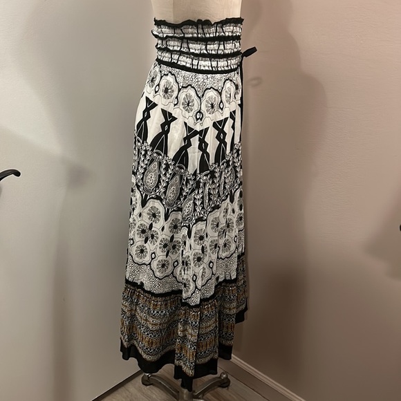 WOMEN’S Layered Black and White Maxi Shirring Waist Skirt size Small - Picture 11 of 12